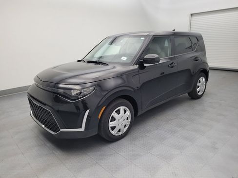 Used 2023 Kia Soul LX FWD image 2