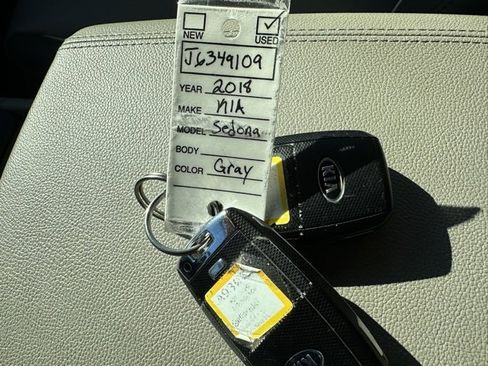 Used 2018 Kia Sedona LX w/ LX Essentials Premium Package image 41