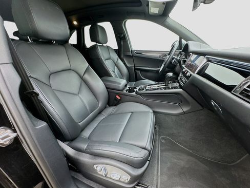 Used 2025 Porsche Macan AWD/4WD image 20