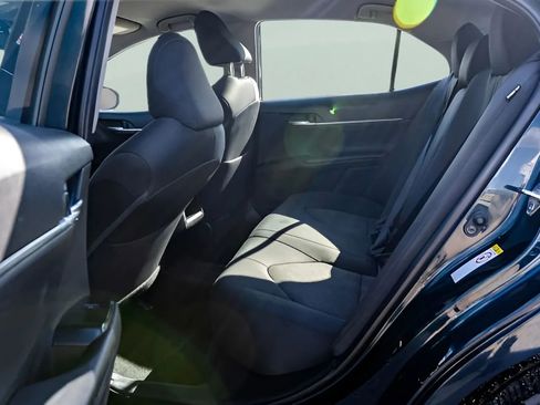 Used 2018 Toyota Camry LE FWD image 11