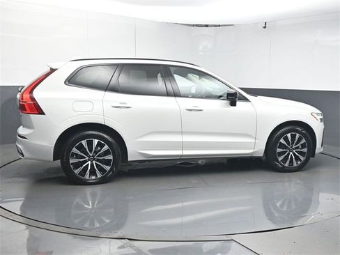 Used 2024 Volvo XC60 B5 Core image 8