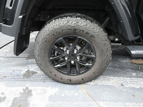 Used 2023 Jeep Gladiator Sport image 17