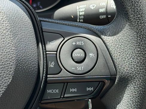 Used 2019 Toyota RAV4 LE FWD image 38