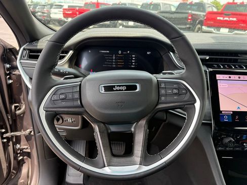 New 2025 Jeep Grand Cherokee L Limited w/ Luxury Tech Group II image 23