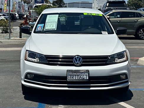 Used 2016 Volkswagen Jetta Sport w/ Lighting Package FWD image 9
