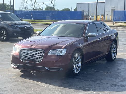 Used 2020 Chrysler 300 Limited RWD image 5