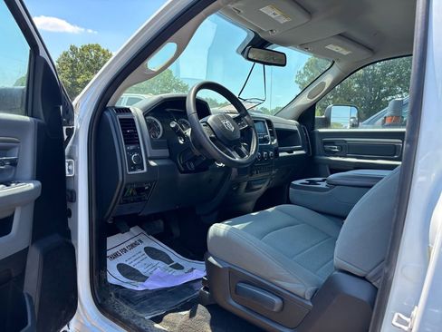 Used 2018 RAM 3500 Tradesman w/ Chrome Appearance Group AWD/4WD image 5
