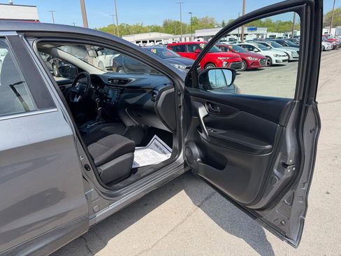Used 2019 Nissan Rogue Sport S image 9
