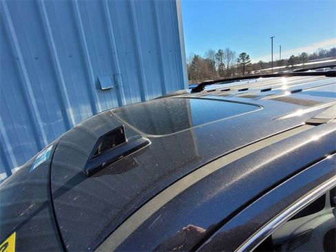 Used 2017 Chevrolet Suburban Premier image 11