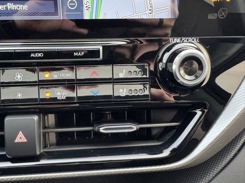 Used 2022 Toyota Highlander Platinum image 17