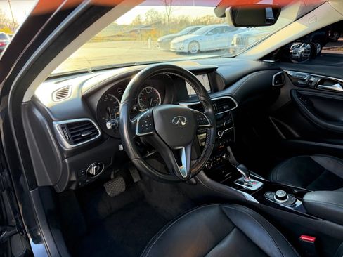 Used 2018 INFINITI QX30 Premium w/ Navigation Package AWD/4WD image 9
