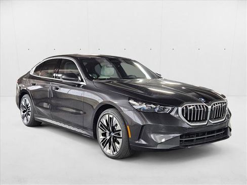 Used 2026 BMW 530i xDrive w/ Premium Package image 6