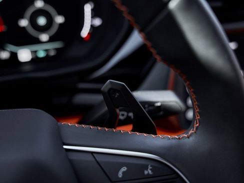 Used 2025 Lamborghini Urus SE image 64