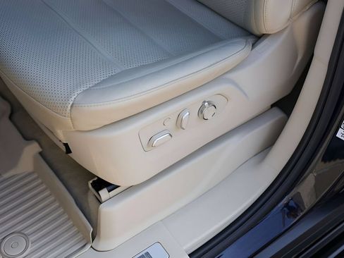 Certified 2024 Cadillac Escalade Premium Luxury Platinum AWD/4WD image 8