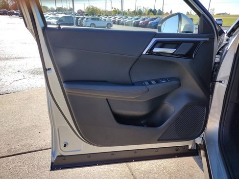 New 2025 Mitsubishi Outlander SE image 31