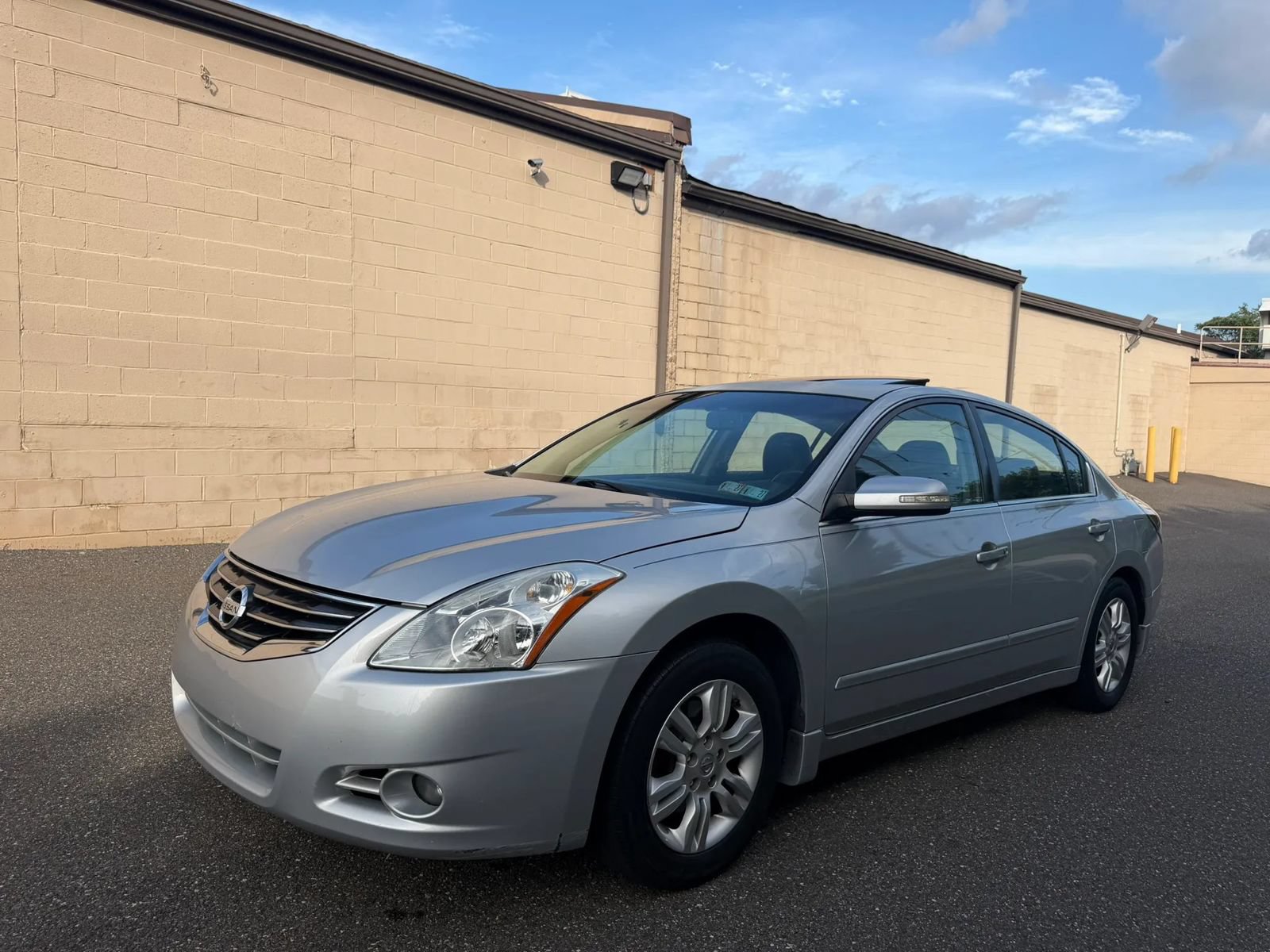 Used 2010 Nissan Altima 2.5 SL w/ SL Pkg FWD image 3