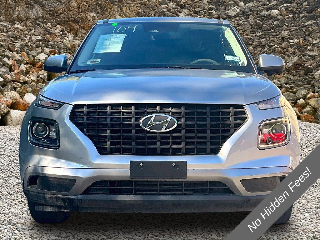 Used 2024 Hyundai Venue SE FWD image 3