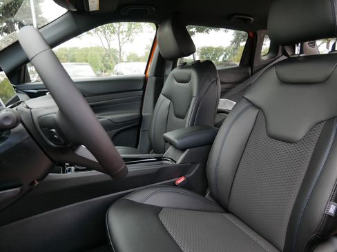 New 2026 Jeep Compass Latitude image 9