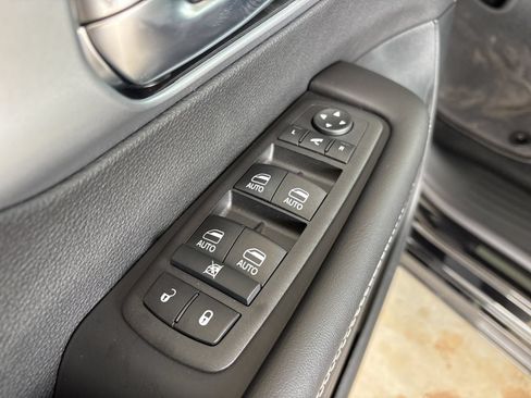 New 2026 Chrysler Pacifica Limited w/ S Appearance Package FWD image 11