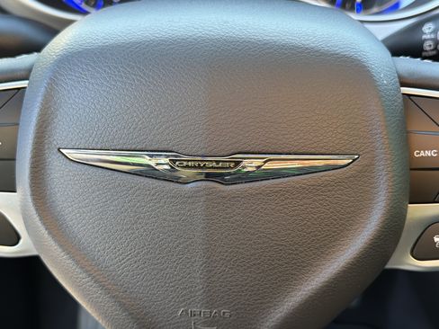 Used 2025 Chrysler Pacifica Select image 25