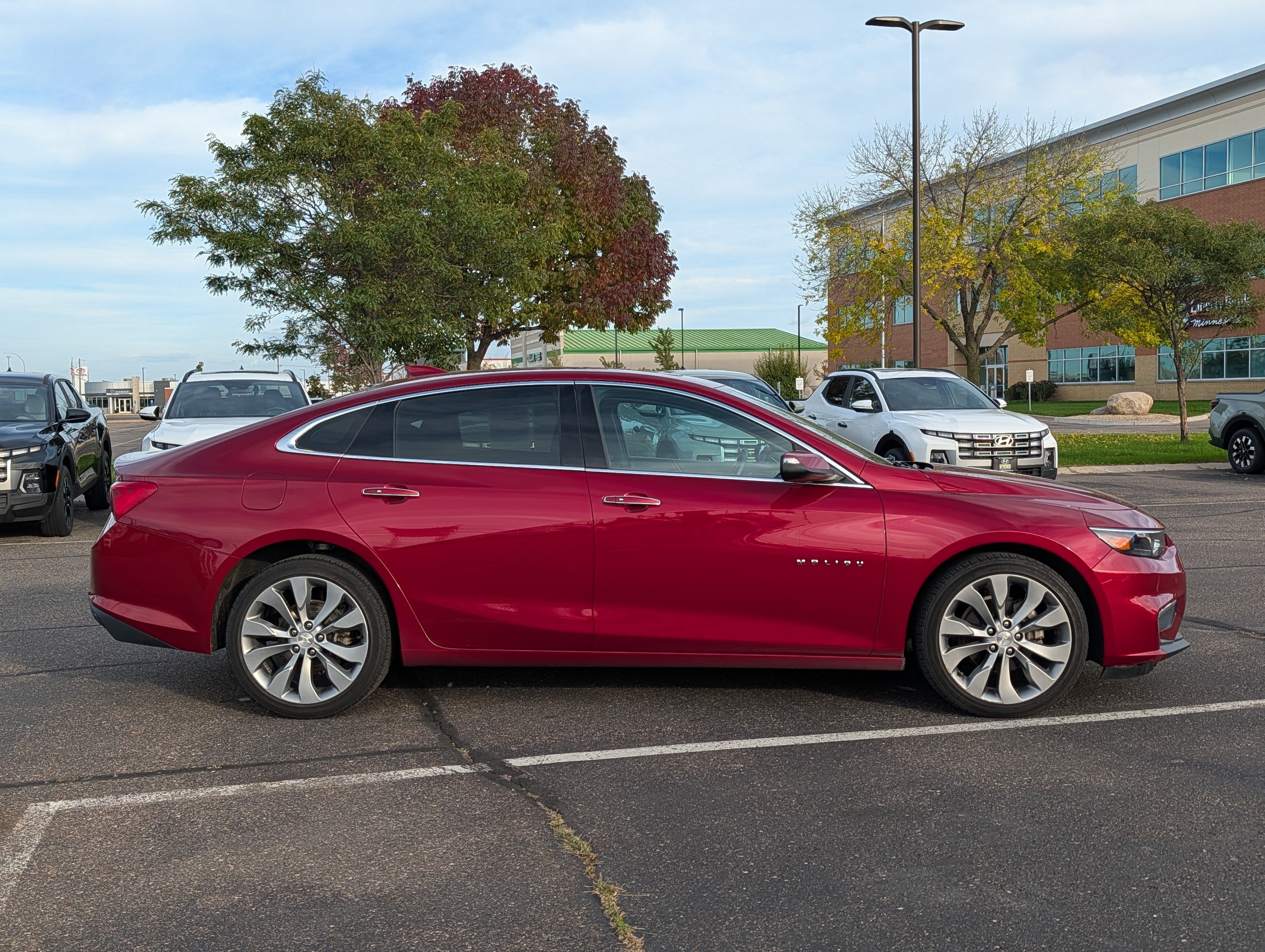 Used 2018 Chevrolet Malibu Premier w/ Premier Sun and Wheel Package FWD image 6