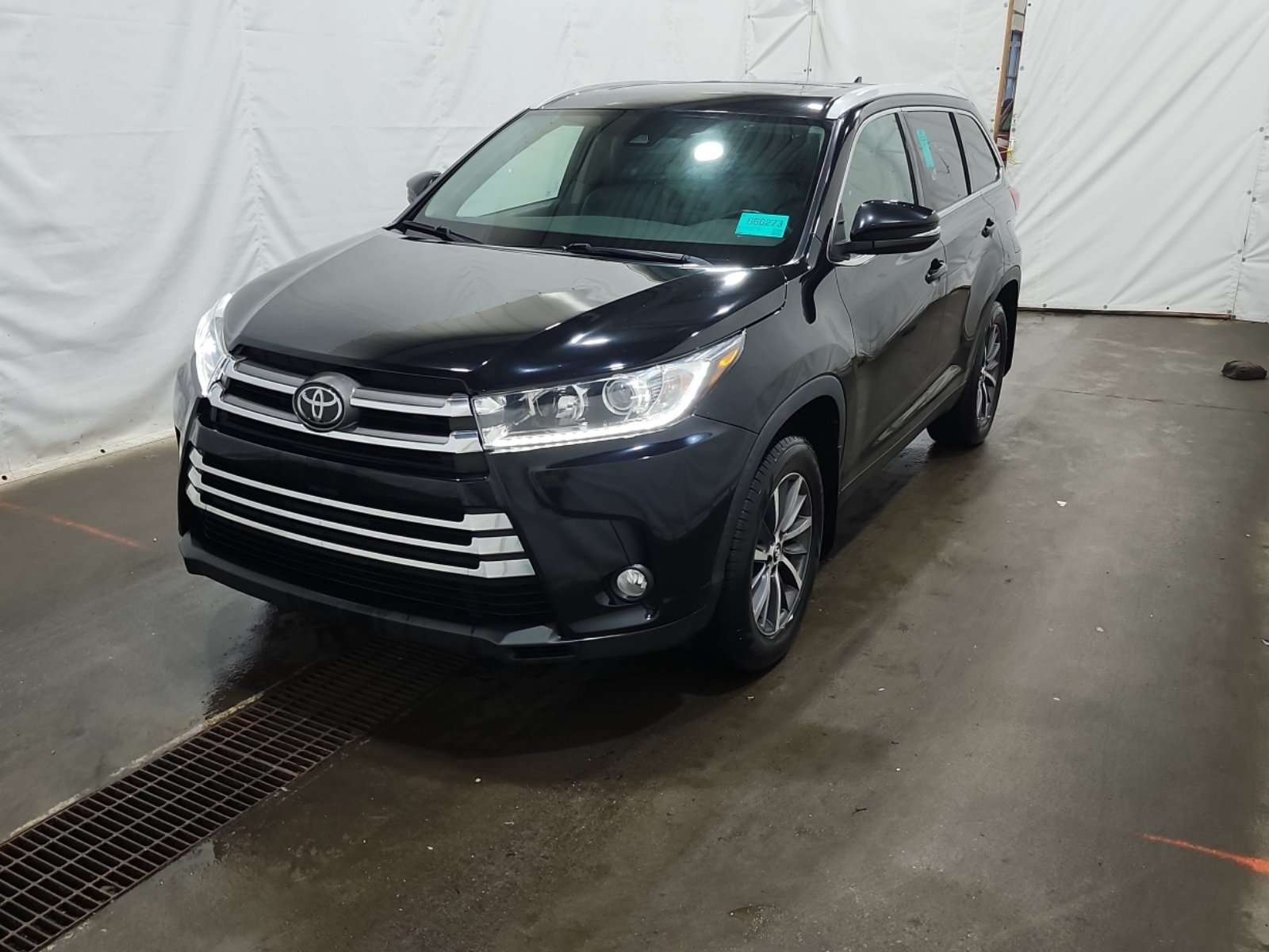 Used 2019 Toyota Highlander XLE AWD/4WD image 1