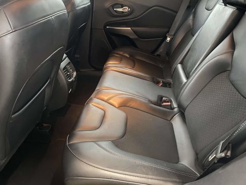 Used 2021 Jeep Cherokee Latitude Plus FWD image 11