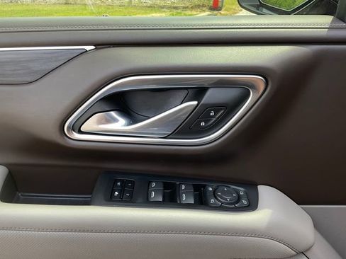 Used 2021 GMC Yukon SLT w/ SLT Premium Package image 12