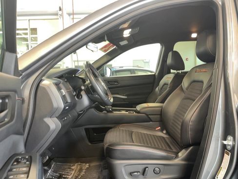 Used 2024 Nissan Pathfinder Rock Creek image 5