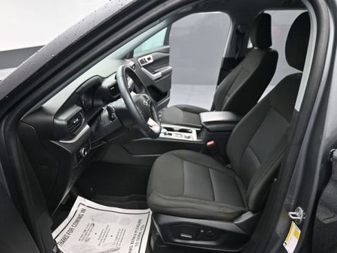 Used 2023 Ford Explorer XLT AWD/4WD image 14