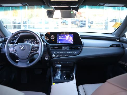 Used 2025 Lexus ES 350 w/ Premium Package image 15