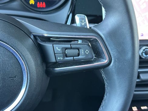 Certified 2025 Porsche Macan AWD/4WD image 27