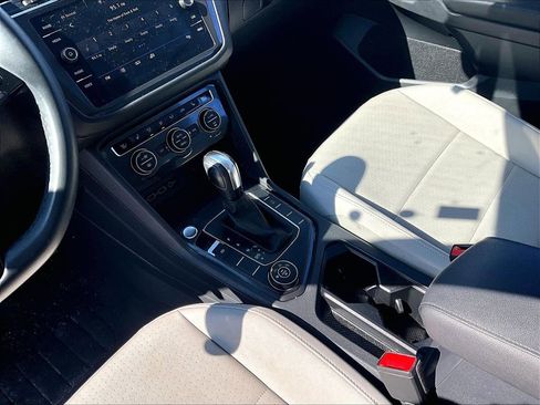 Used 2020 Volkswagen Tiguan SE image 13