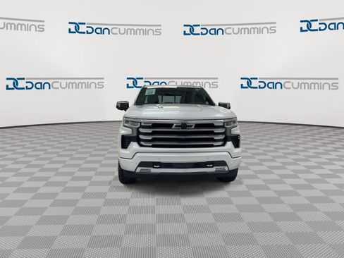 Used 2025 Chevrolet Silverado 1500 High Country w/ Technology Package AWD/4WD image 3