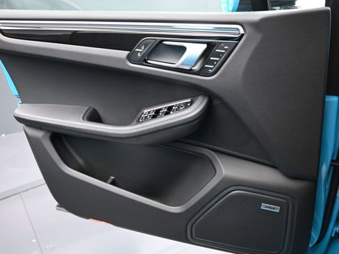 Used 2023 Porsche Macan image 7