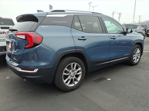 Used 2024 GMC Terrain SLT image 3