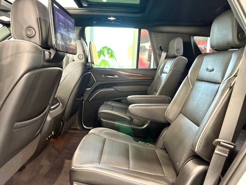 Used 2023 Cadillac Escalade Premium Luxury image 14