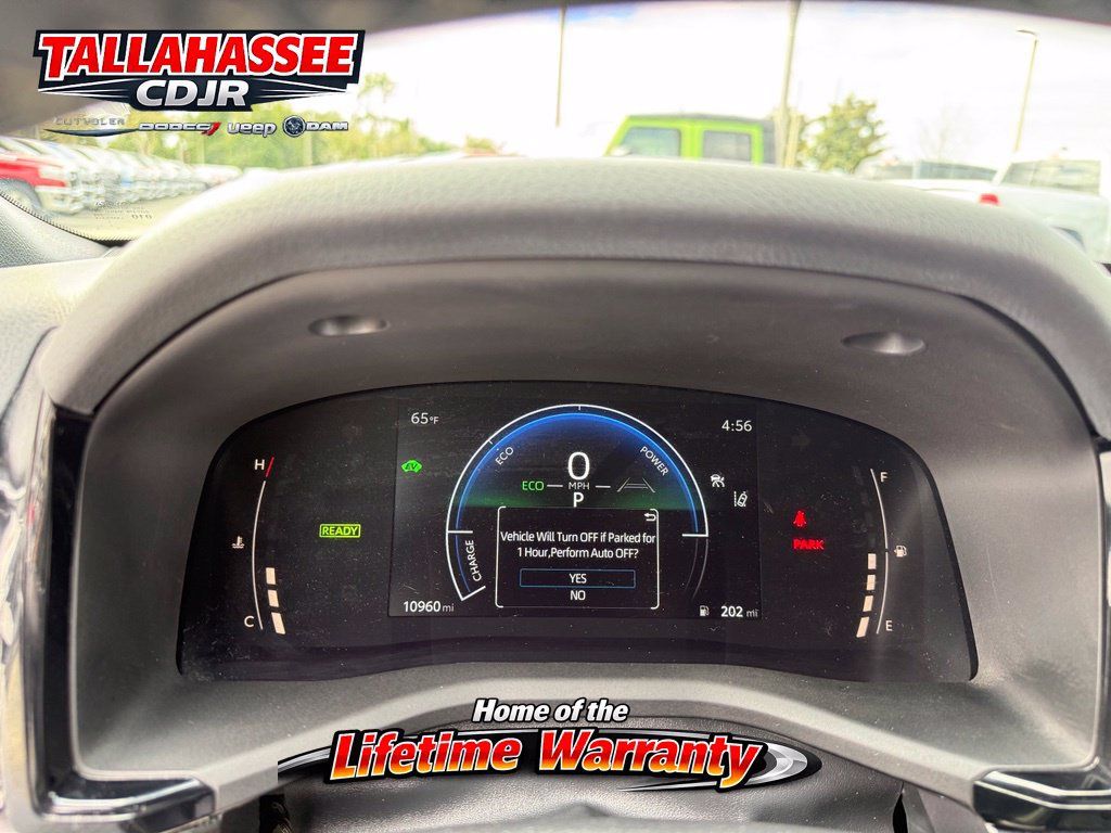 Used 2025 Toyota Camry SE w/ Convenience Package FWD image 23