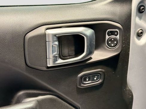 Used 2022 Jeep Gladiator Willys image 16