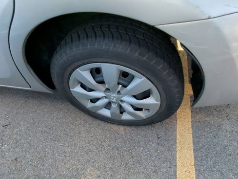 Used 2014 Toyota Corolla LE FWD image 5