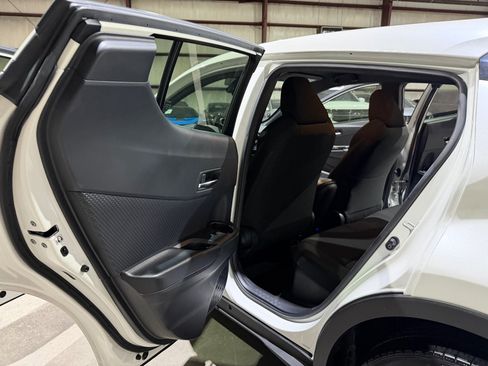 Used 2019 Toyota C-HR XLE FWD image 16