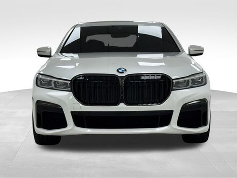 Used 2022 BMW 750i xDrive w/ Autobahn Package image 2