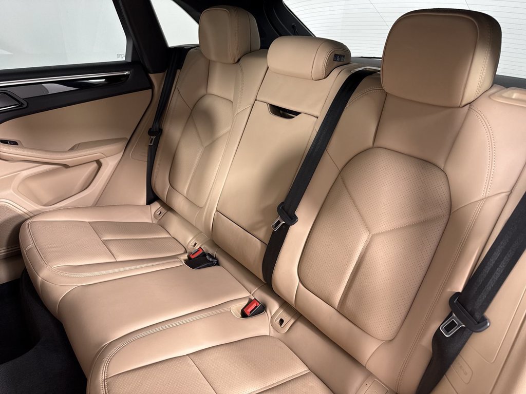 Certified 2023 Porsche Macan w/ Premium Package Plus AWD/4WD image 22
