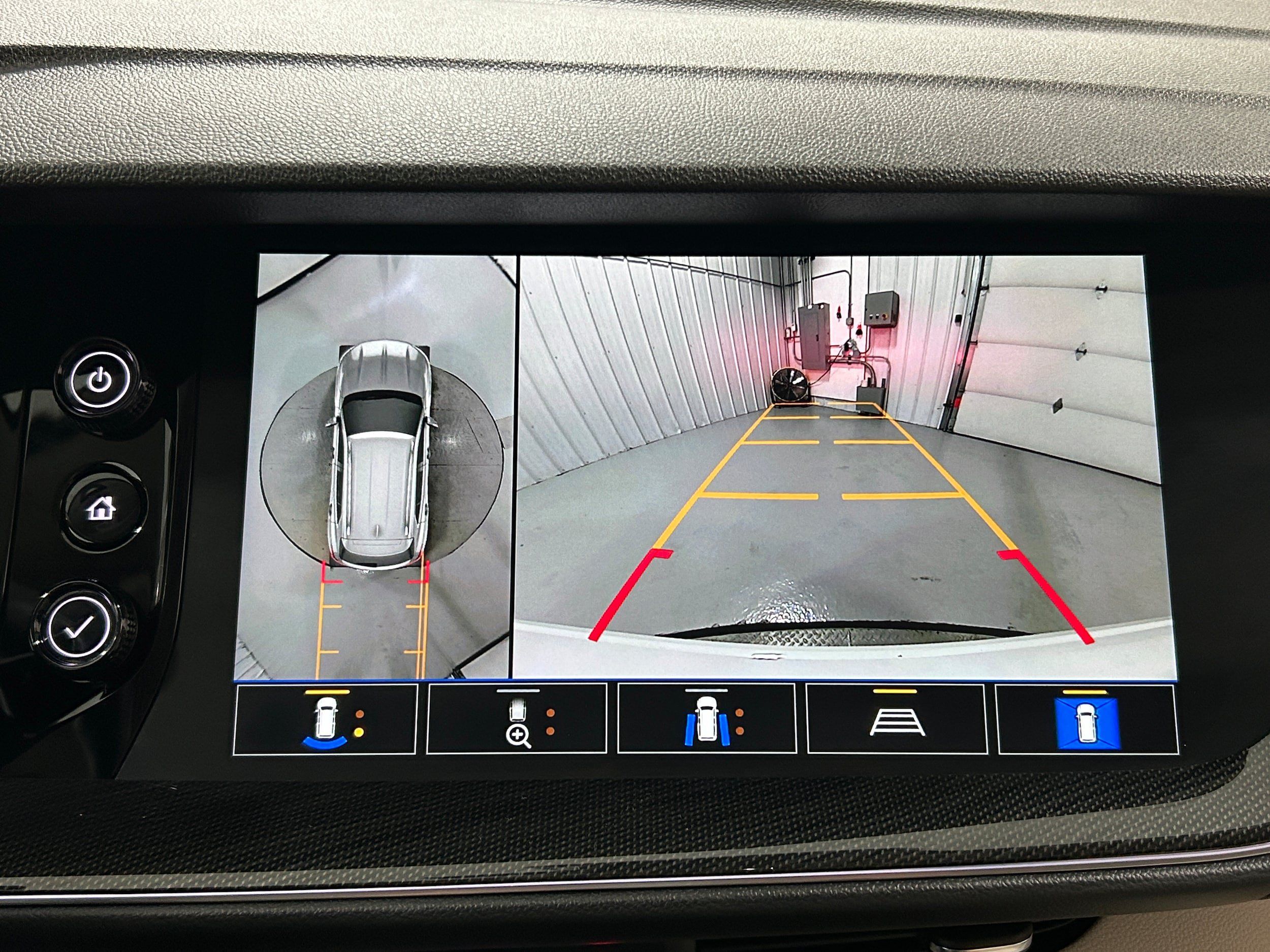 Used 2022 Buick Envision Essence w/ Technology Package I AWD/4WD image 9