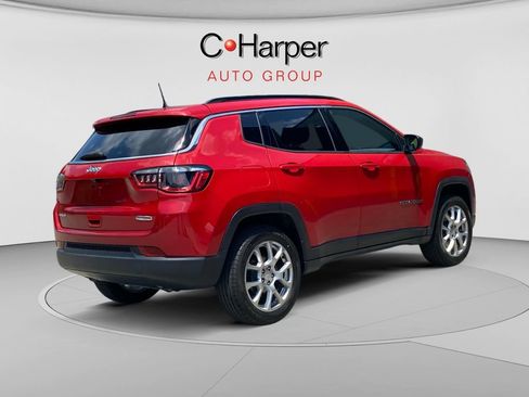 Used 2023 Jeep Compass Latitude w/ Sun and Sound Group AWD/4WD image 3