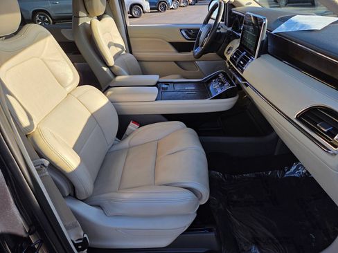 Used 2021 Lincoln Navigator Reserve w/ Luxury Package AWD/4WD image 17