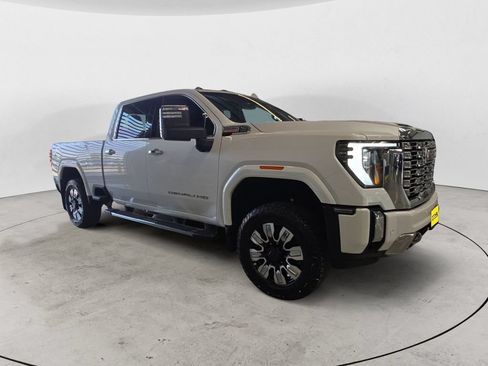 Used 2024 GMC Sierra 3500 Denali w/ Denali Reserve Package AWD/4WD image 3