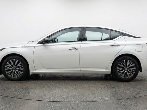 Used 2025 Nissan Altima 2.5 SV image 5