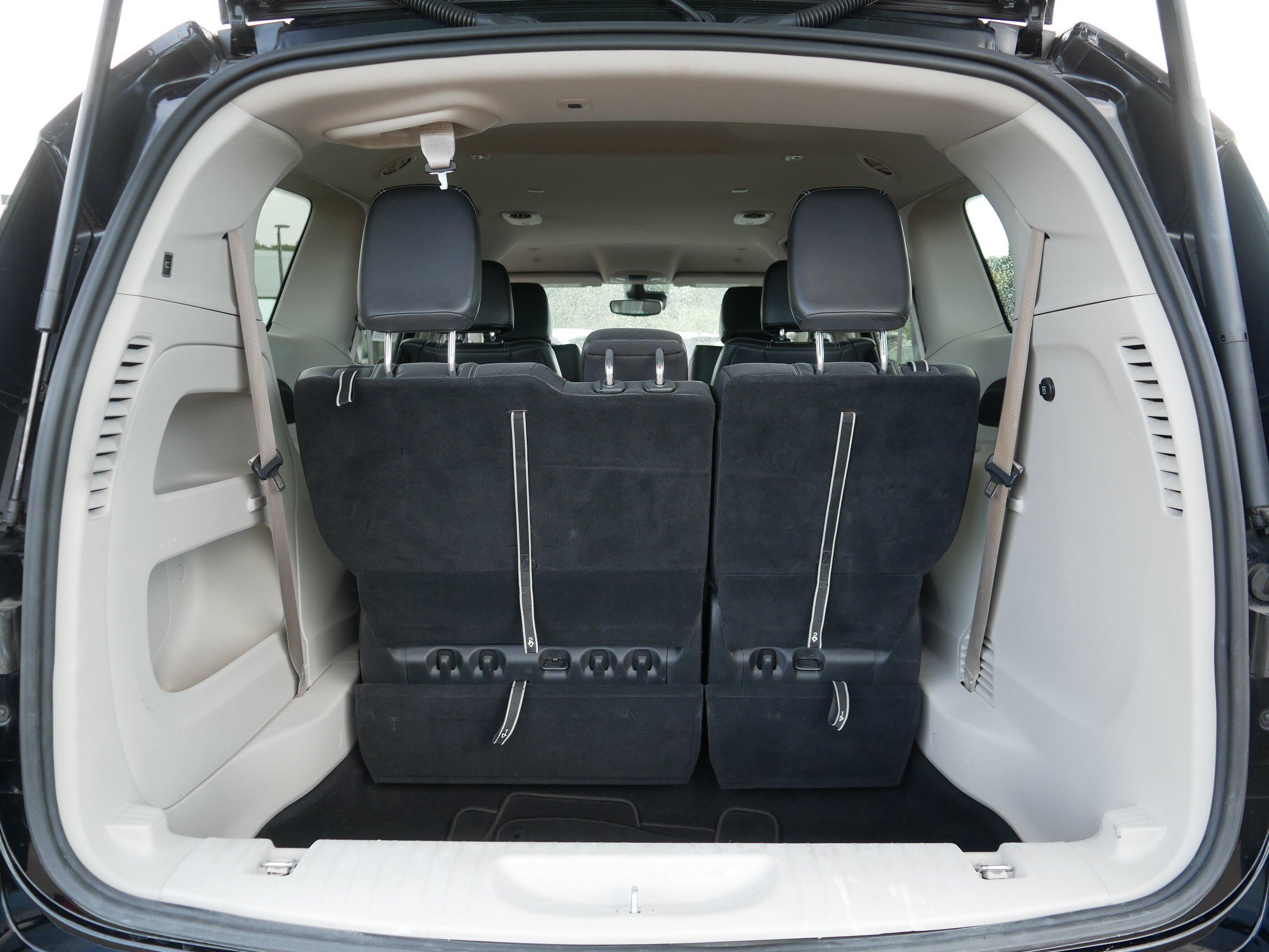 Used 2024 Chrysler Pacifica Touring-L FWD image 18
