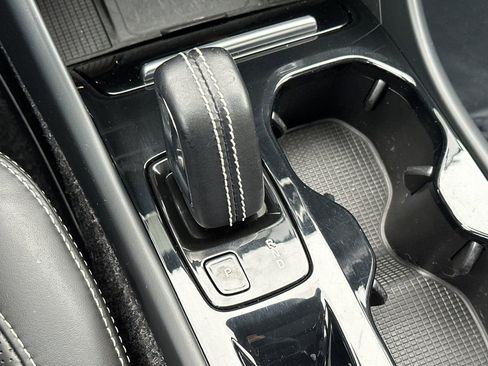 Used 2019 Volvo XC40 T4 R-Design image 23